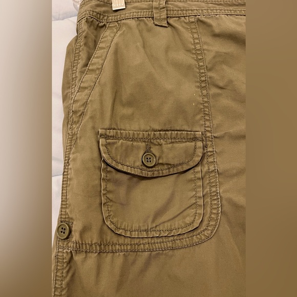 What a Workhorse! LIZ CLAIBORNE (VGUC, Size 14), Khaki-Green Shorts - Picture 4 of 12